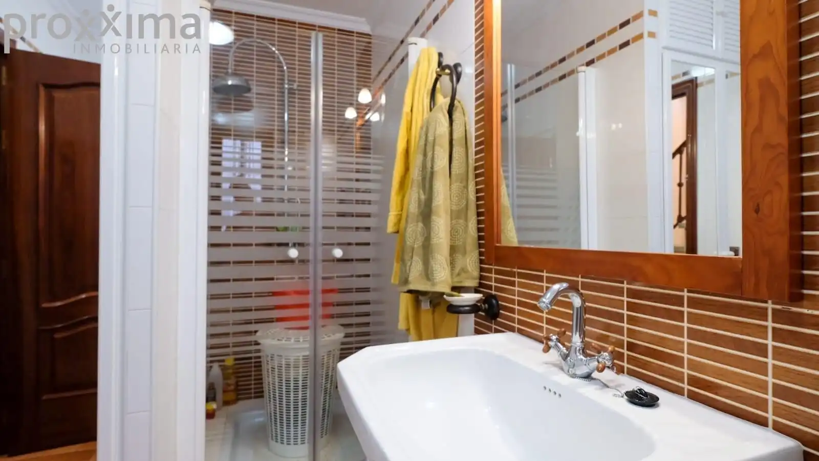 Bany de Casa o xalet en venda en Sevilla amb Aire condicionat, Terrassa i Traster