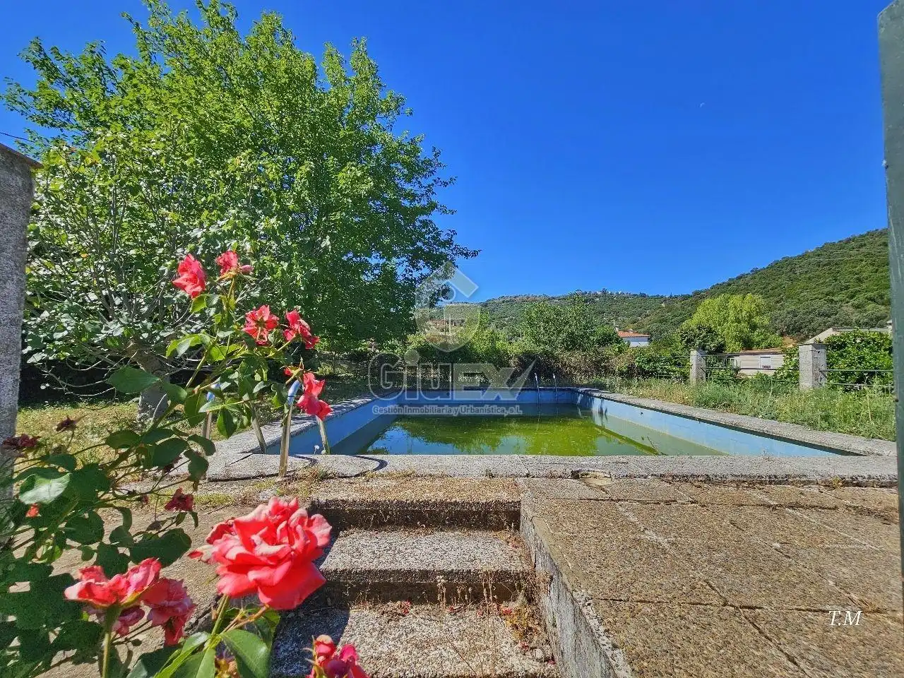 Piscina de Casa o xalet en venda en Cáceres amb Jardí privat