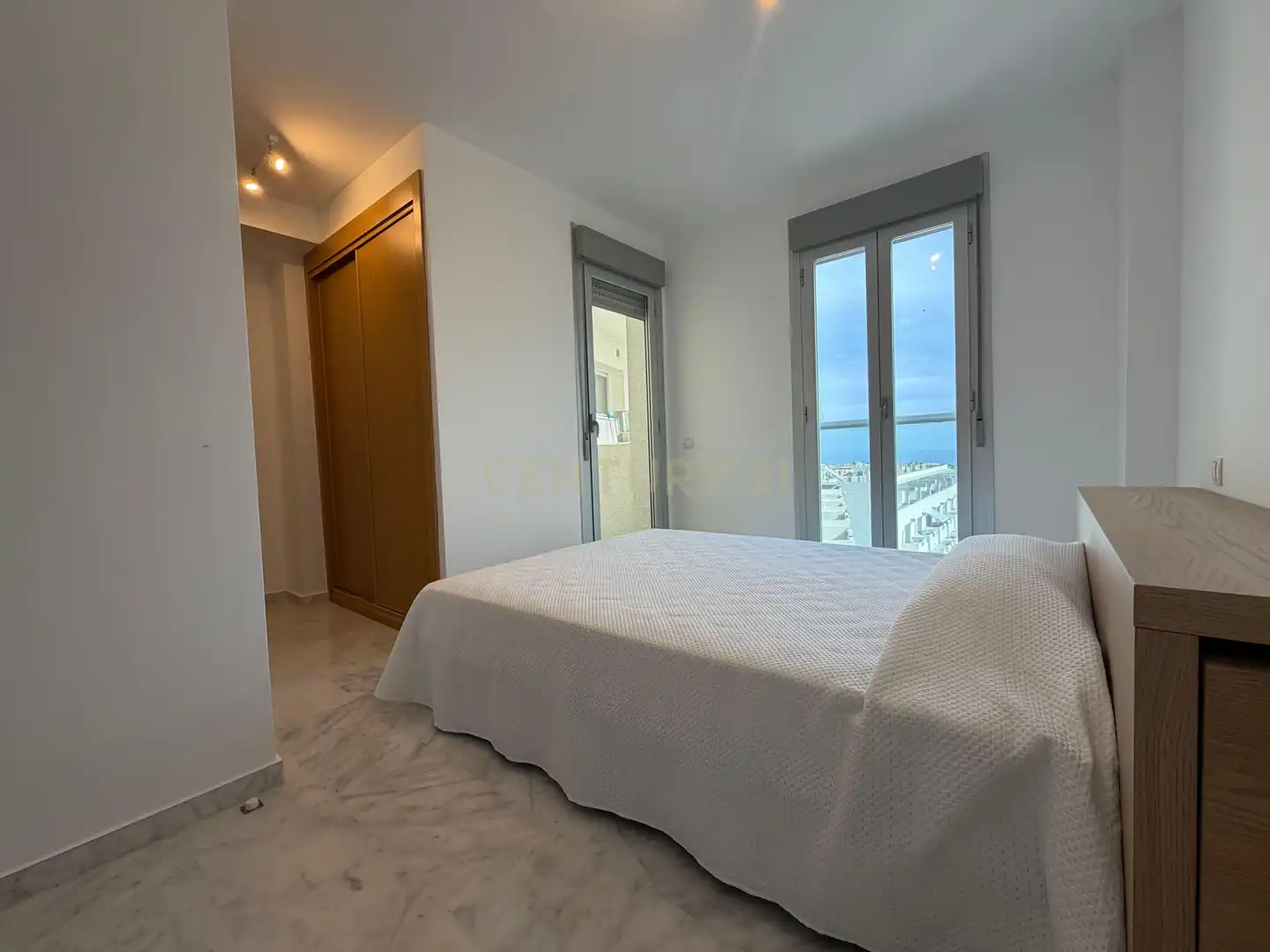 Dormitori de Apartament de lloguer en Mijas amb Aire condicionat, Jardí privat i Traster