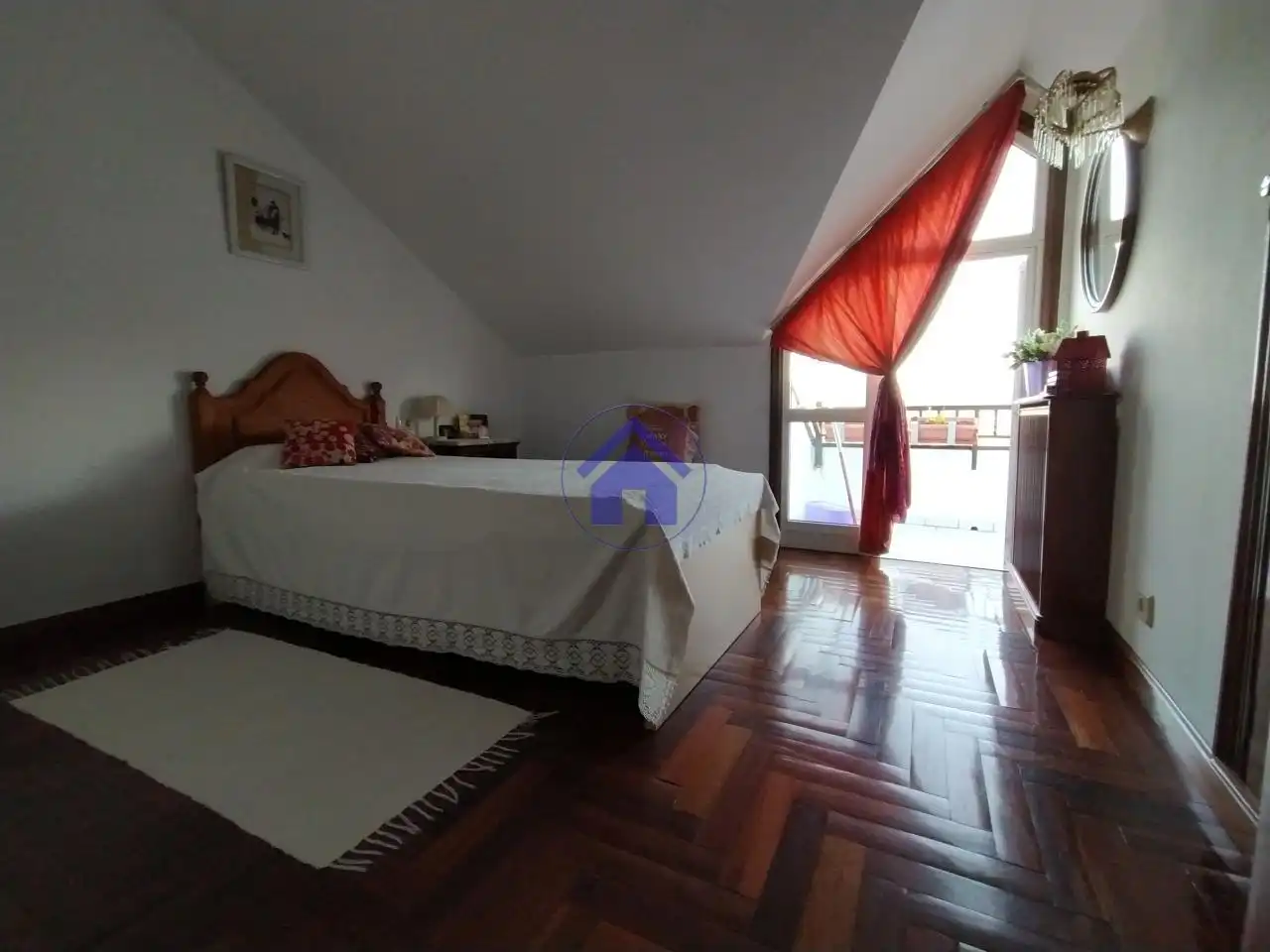Dormitori de Àtic en venda en Vigo  amb Calefacció, Parquet i Terrassa