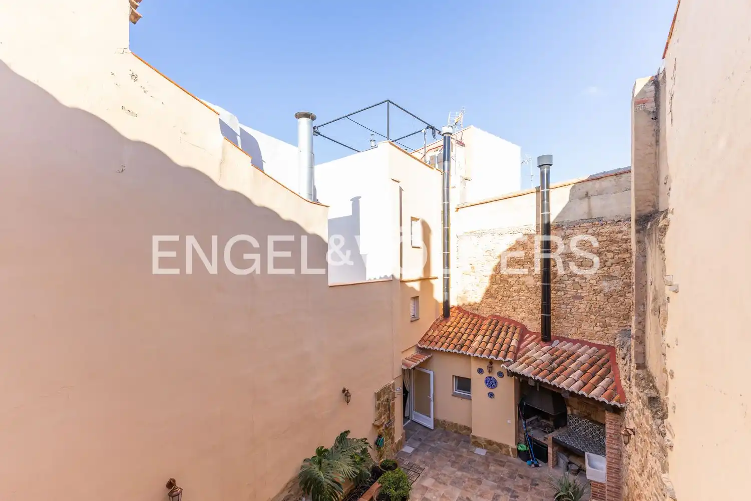 Vista exterior de Casa o xalet en venda en Villar del Arzobispo amb Aire condicionat, Calefacció i Traster