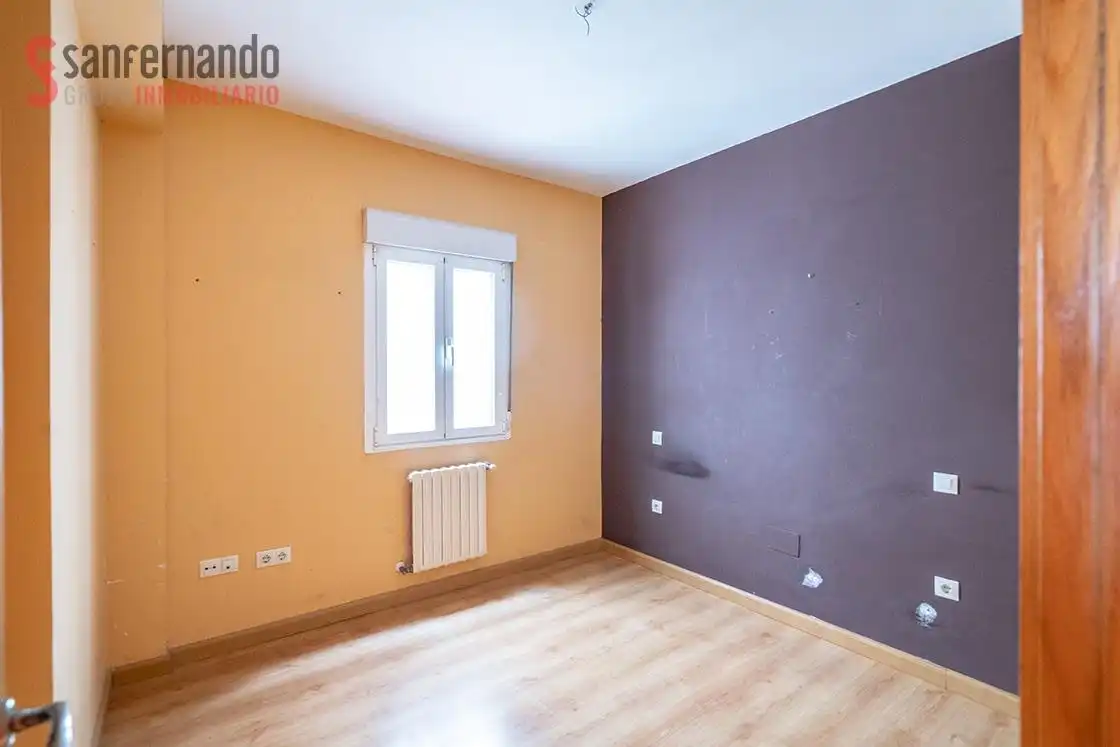 Habitación de Piso en venta en Torrelavega  con Calefacción y Balcón