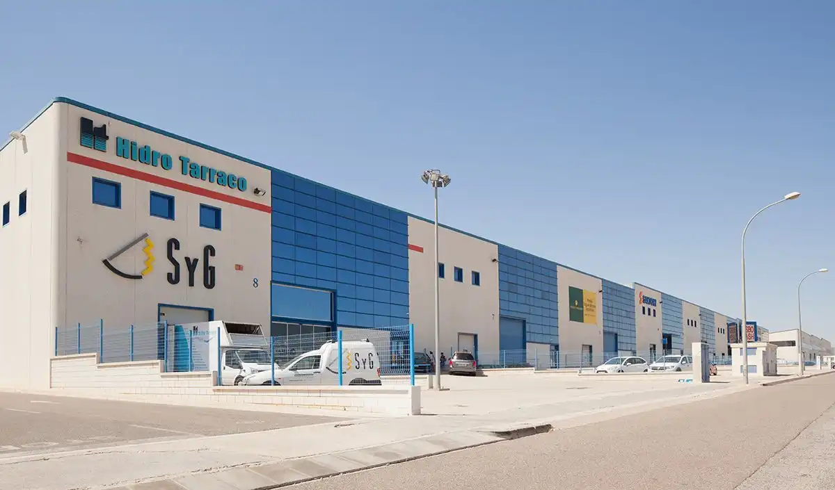 Außenansicht von Fabrikhallen zur Miete in Valls
