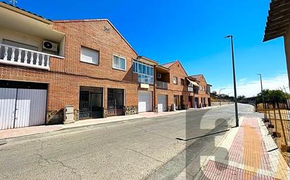 Vista exterior de Casa adosada en venda en Añover de Tajo amb Aire condicionat