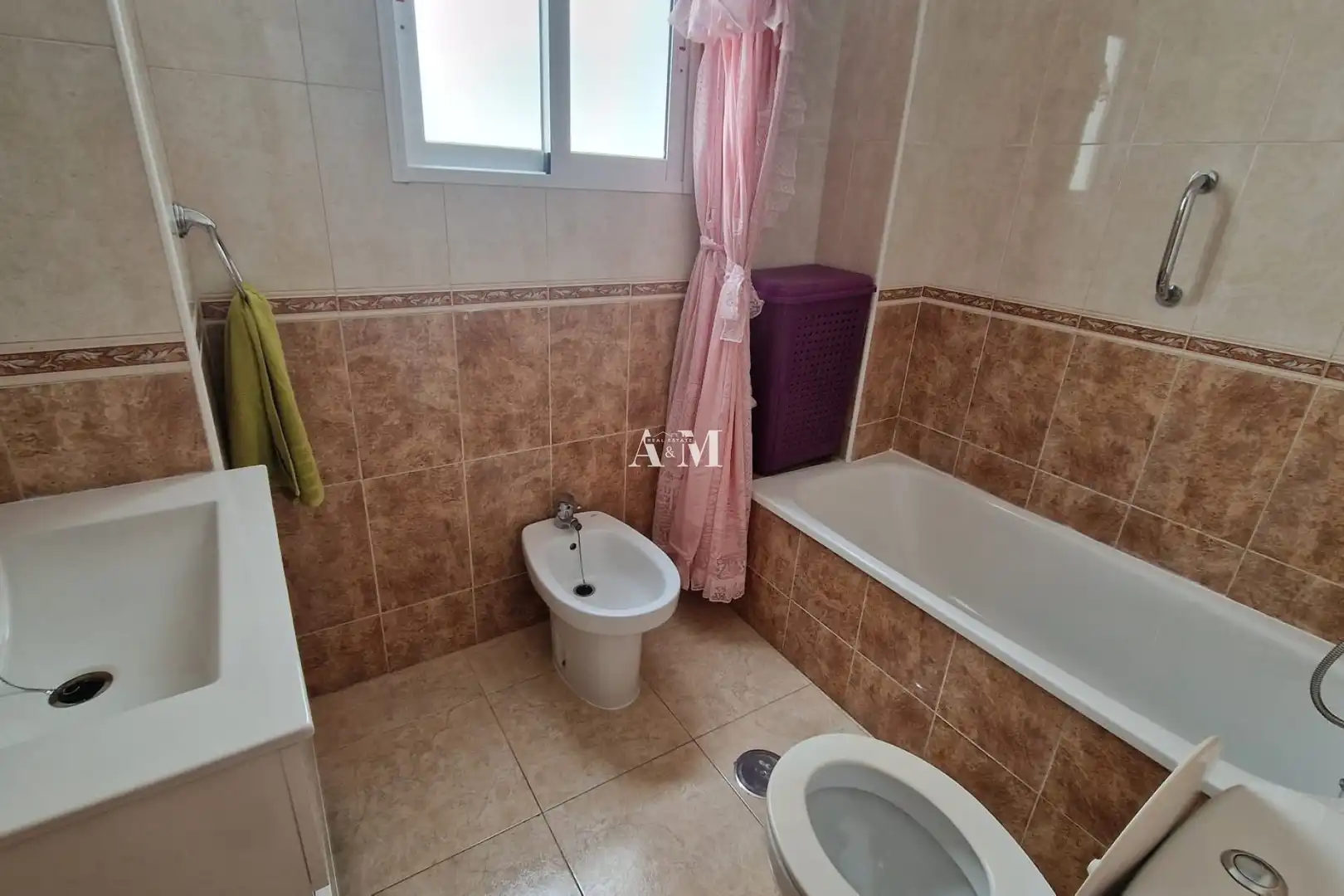 Badezimmer von Wohnung zur Miete in Torrevieja mit Klimaanlage, Heizung und Terrasse