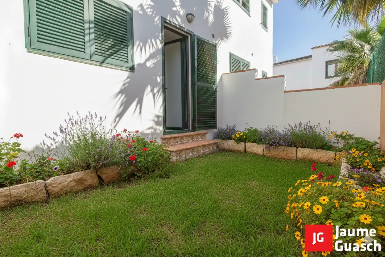 Jardí de Casa adosada en venda en Torredembarra amb Aire condicionat, Calefacció i Jardí privat