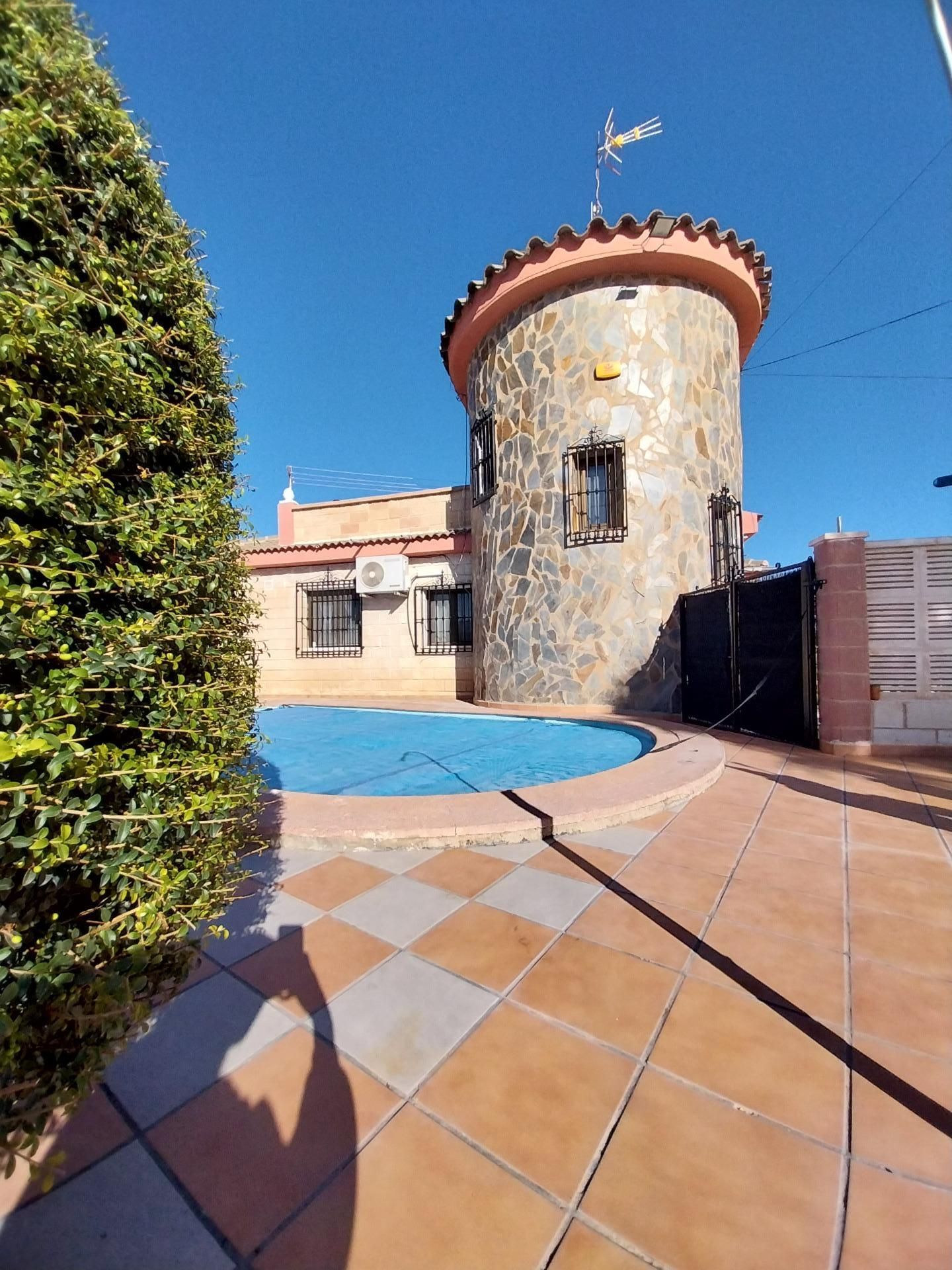 Piscina de Casa o xalet en venda en Freila amb Calefacció, Jardí privat i Terrassa
