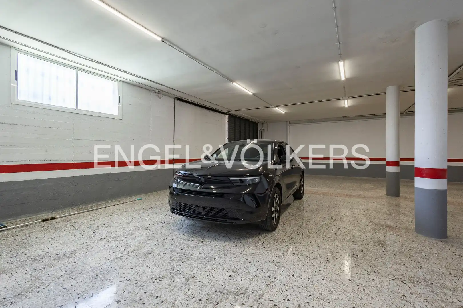 Parking de Casa o chalet de alquiler en Viladecans con Aire acondicionado, Calefacción y Jardín privado
