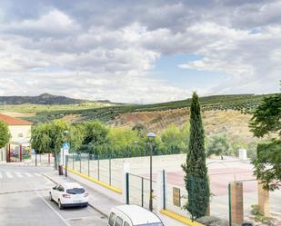 Vista exterior de Pis en venda en Calicasas amb Terrassa i Balcó