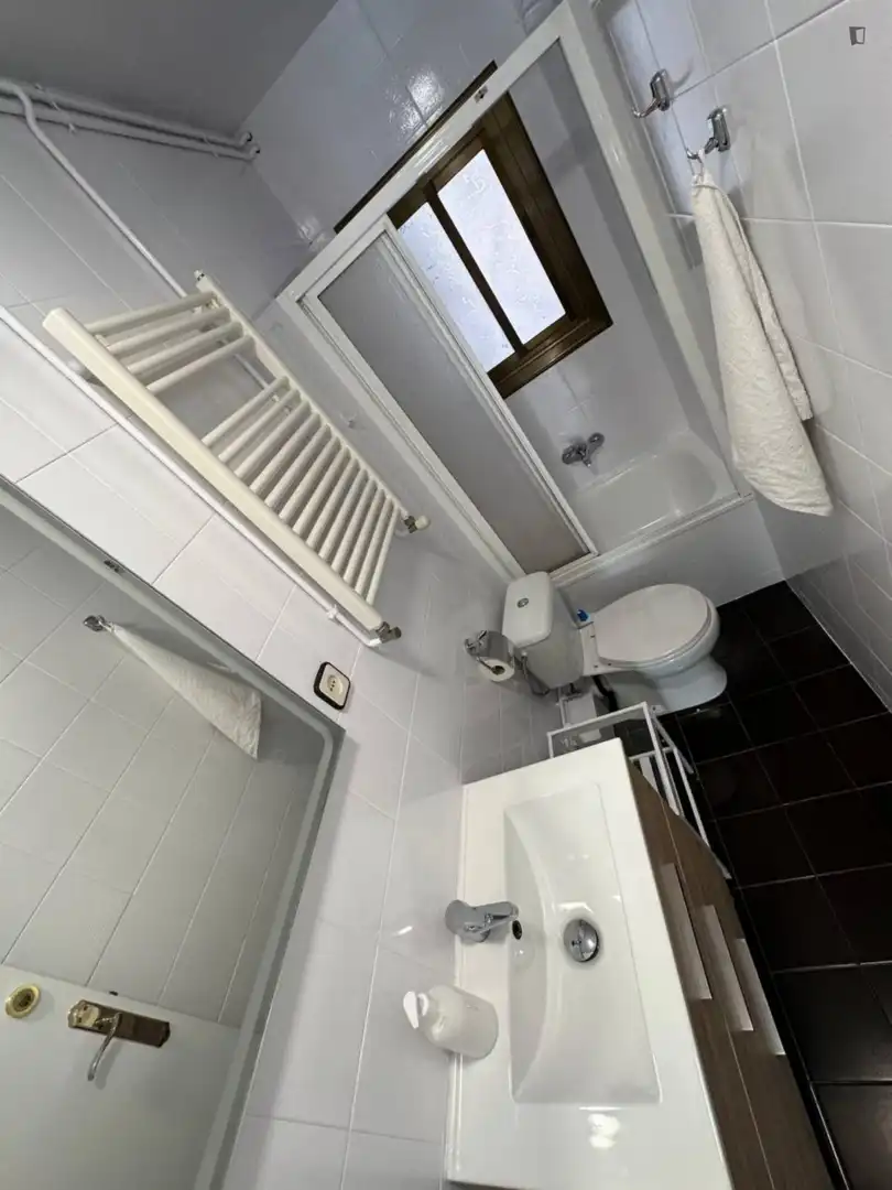 Badezimmer von Wohnungen zur untervermieten in Badalona mit Heizung, Möbliert und Internet
