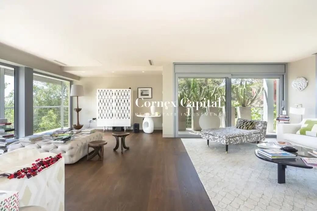 Sala d'estar de Casa o xalet en venda en Barcelona amb Aire condicionat, Calefacció i Jardí privat