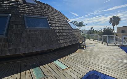 Vista exterior de Casa o xalet en venda en Benalmádena amb Aire condicionat, Piscina i Balcó