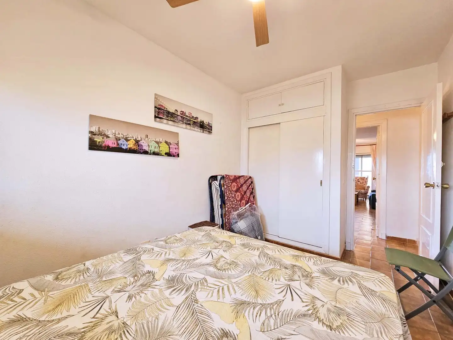 Dormitori de Apartament de lloguer en La Manga del Mar Menor amb Calefacció, Terrassa i Piscina comunitària
