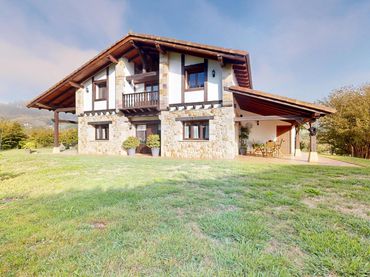 Chalet con balcón en venta en Calle Barrio Eroso Ugarte