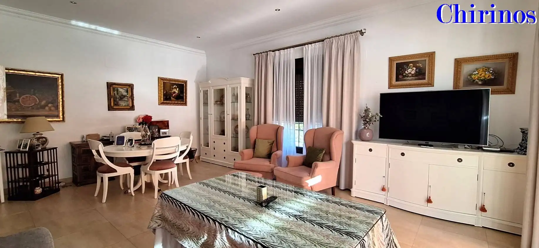 Sala d'estar de Casa o xalet en venda en Córdoba amb Aire condicionat, Calefacció i Jardí privat