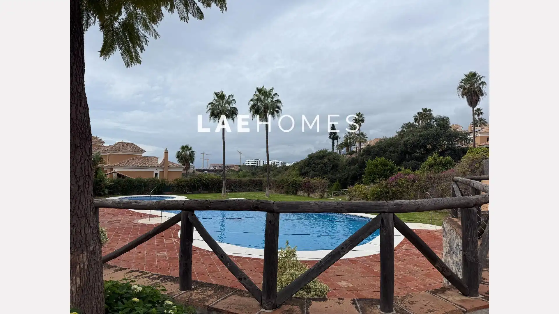 Vista exterior de Casa adosada en venda en Marbella amb Aire condicionat, Calefacció i Terrassa