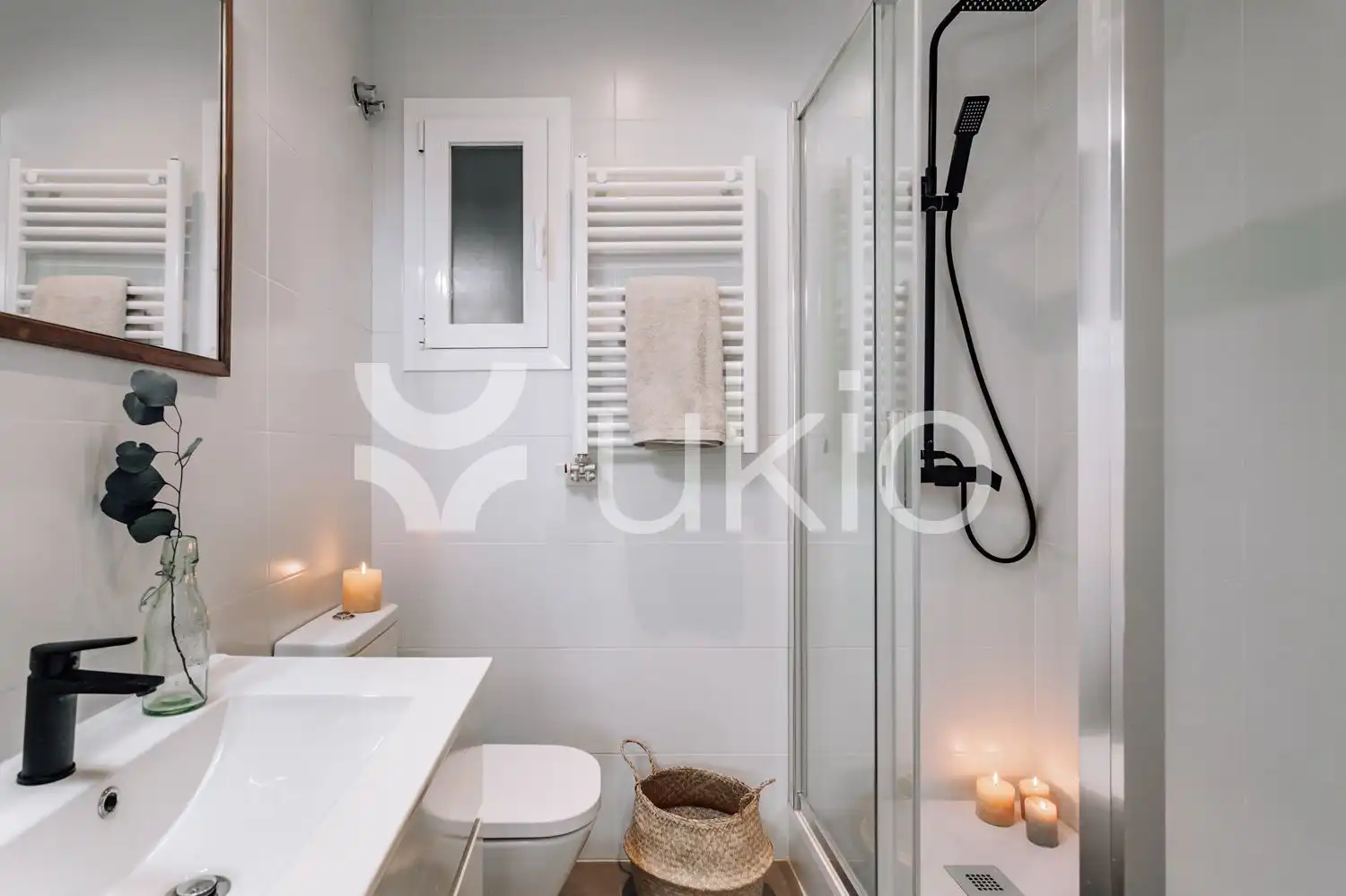 Baño de Apartamento de alquiler en Barcelona con Aire acondicionado, Calefacción y Amueblado