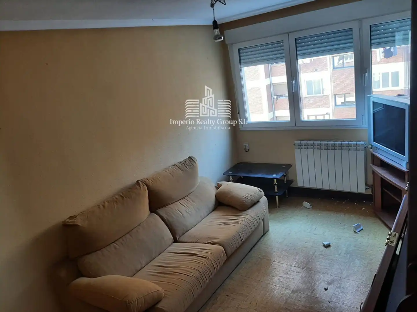 Sala d'estar de Pis en venda en Oviedo  amb Calefacció i Moblat