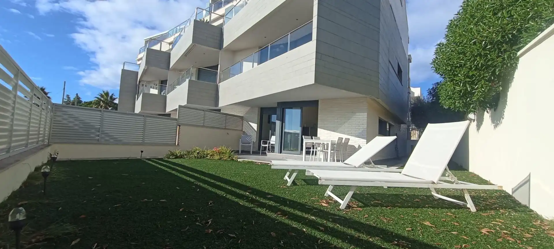 Vista exterior de Apartamento de alquiler en Vinaròs con Aire acondicionado, Calefacción y Jardín privado