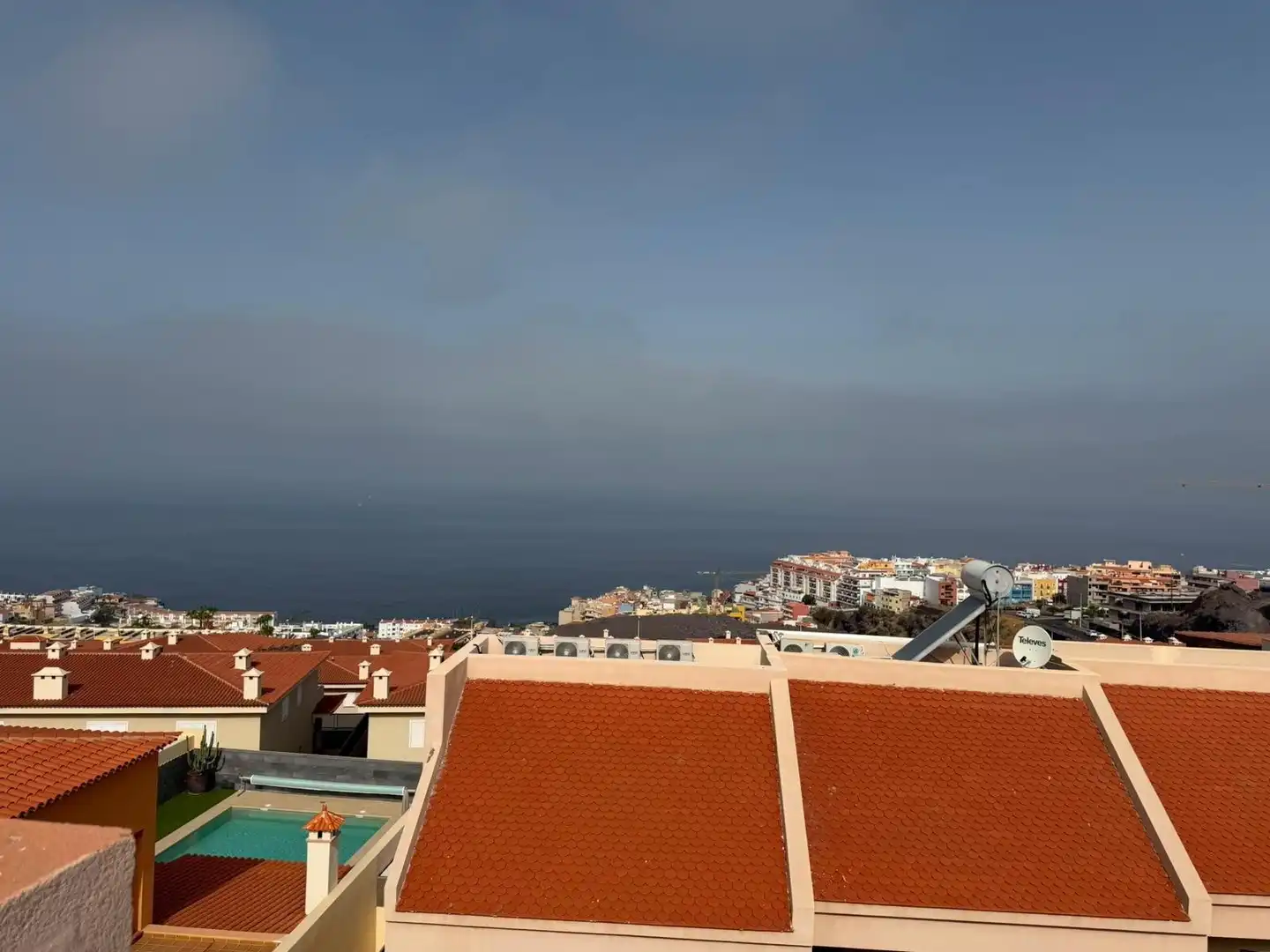 Vista exterior de Casa adosada en venta en Santiago del Teide con Terraza, Amueblado y Piscina comunitaria