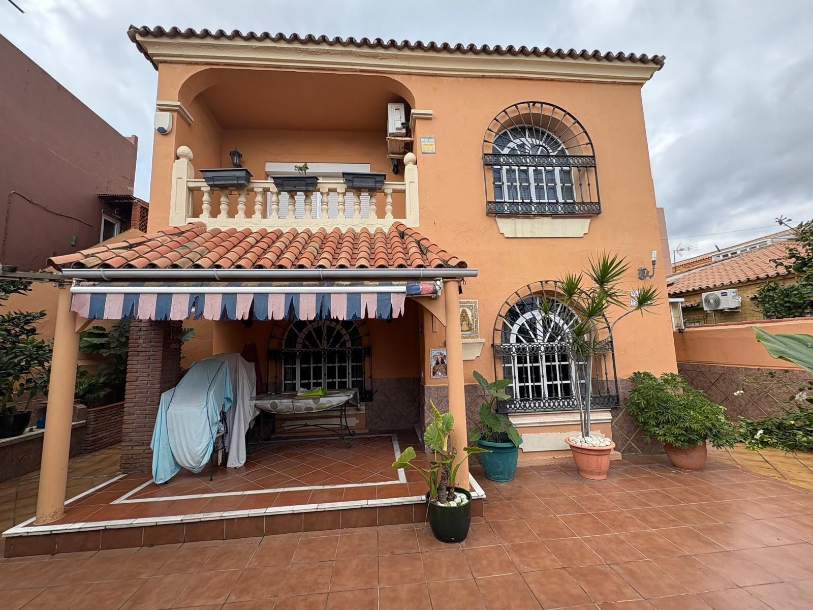 Exterior view of House or chalet for sale in Algeciras  with Private garden and Terrace