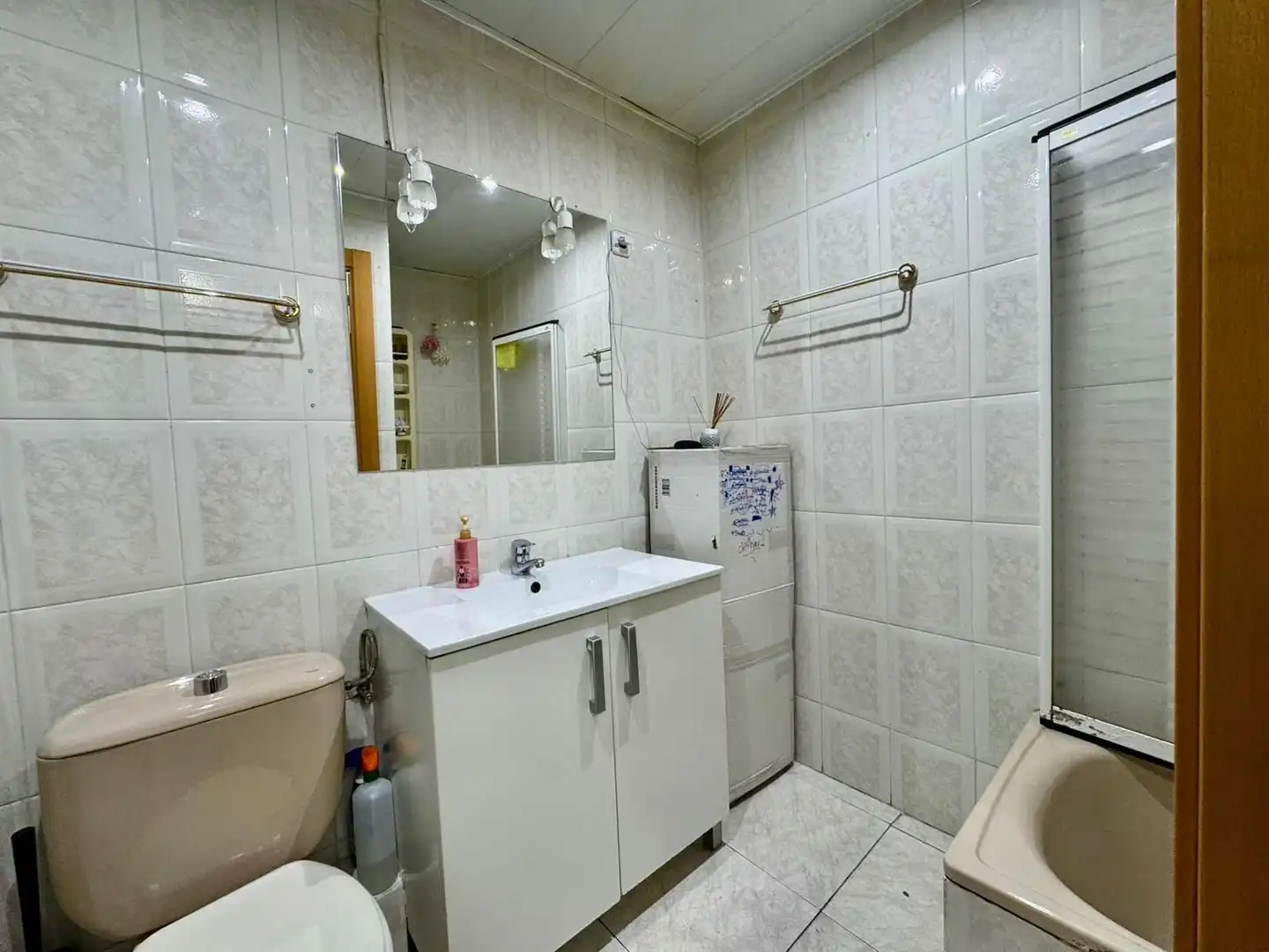 Bathroom of Flat for sale in Badalona  with Air Conditioner and Heating