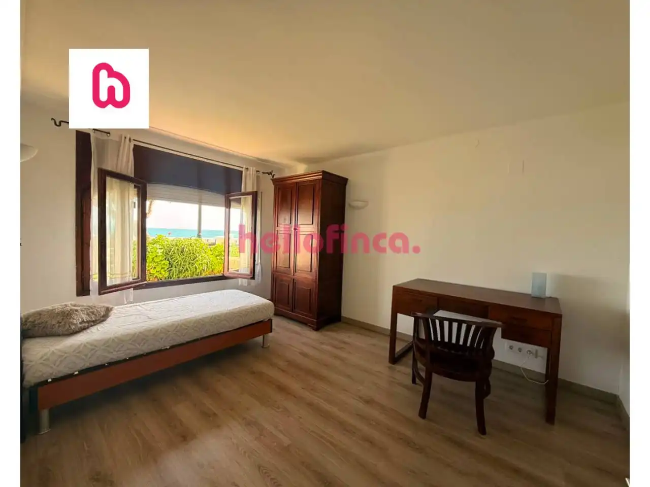 Bedroom of Flat for sale in Vilanova i la Geltrú  with Air Conditioner, Heating and Private garden
