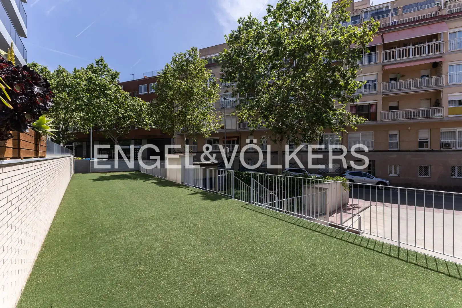 Vista exterior de Piso en venta en Esplugues de Llobregat con Aire acondicionado, Calefacción y Jardín privado