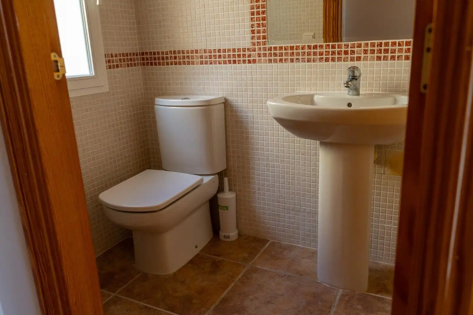 Badezimmer von Einfamilien-Reihenhaus zum Verkauf in Altea mit Klimaanlage, Heizung und Privatgarten