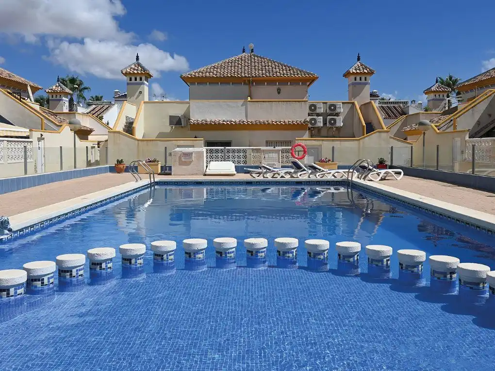 Schwimmbecken von Haus oder Chalet zur Miete in Orihuela mit Klimaanlage, Privatgarten und Parkett