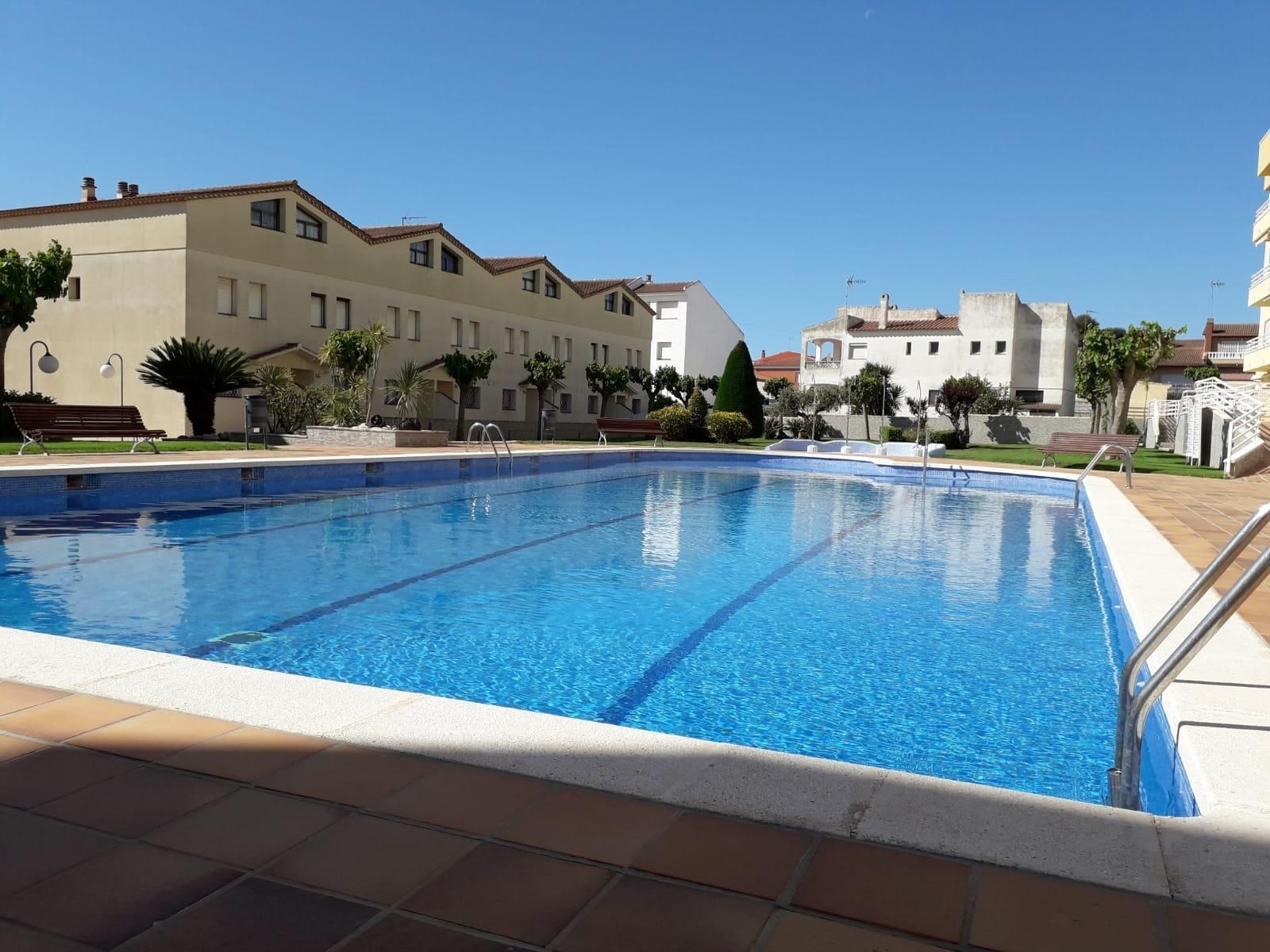 Piscina de Casa adosada en venda en Torredembarra amb Aire condicionat, Jardí privat i Terrassa