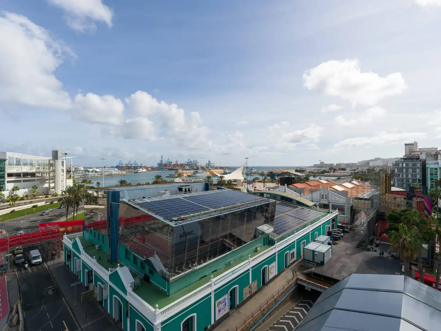Vista exterior de Àtic en venda en Las Palmas de Gran Canaria amb Aire condicionat, Terrassa i Traster