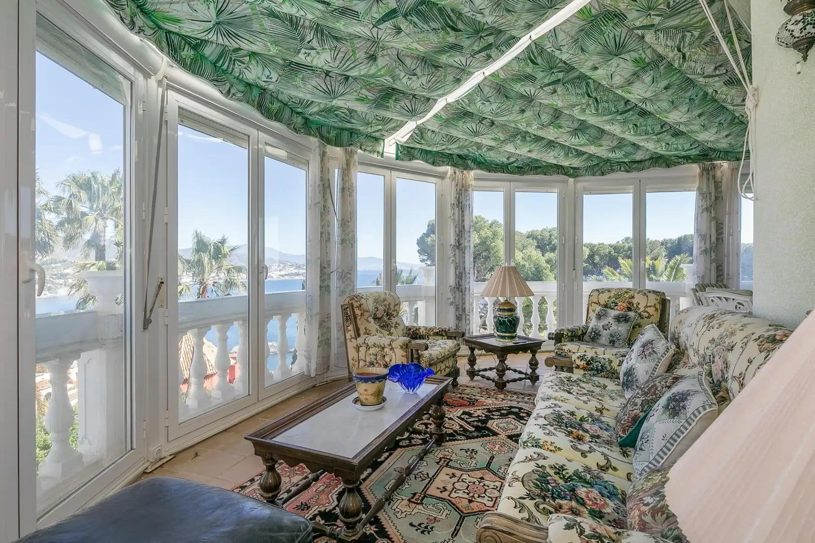 Sala d'estar de Casa o xalet en venda en Almuñécar amb Aire condicionat, Jardí privat i Terrassa