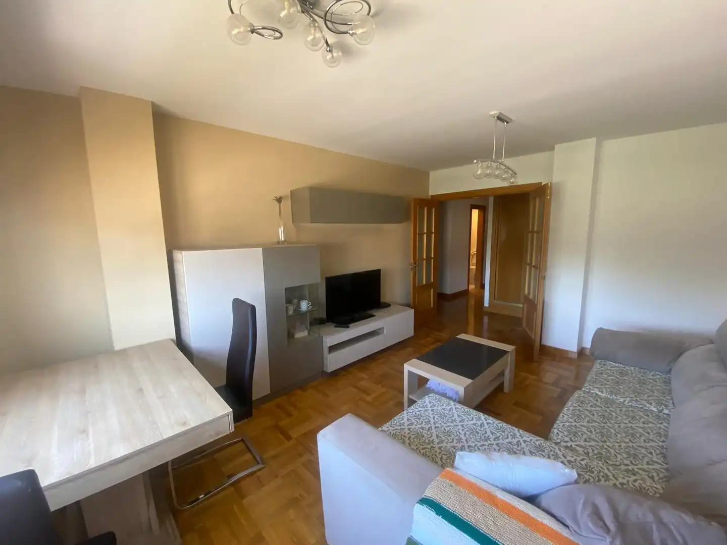Flat for rent in Calle las Infantas, Universidad - Las Huelgas
