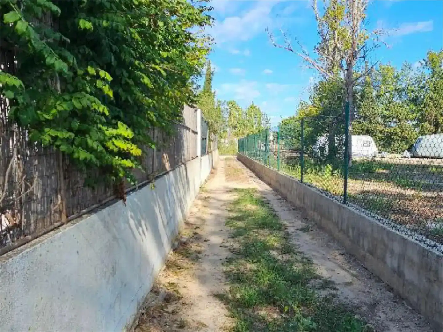 Vista exterior de Pis en venda en Oliva amb Jardí privat, Parquet i Traster