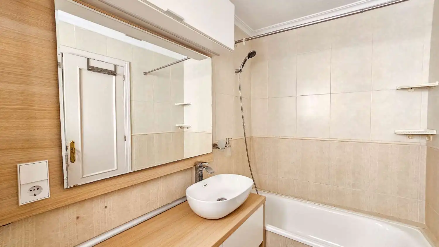 Baño de Apartamento en venta en Torrevieja con Aire acondicionado, Calefacción y Terraza