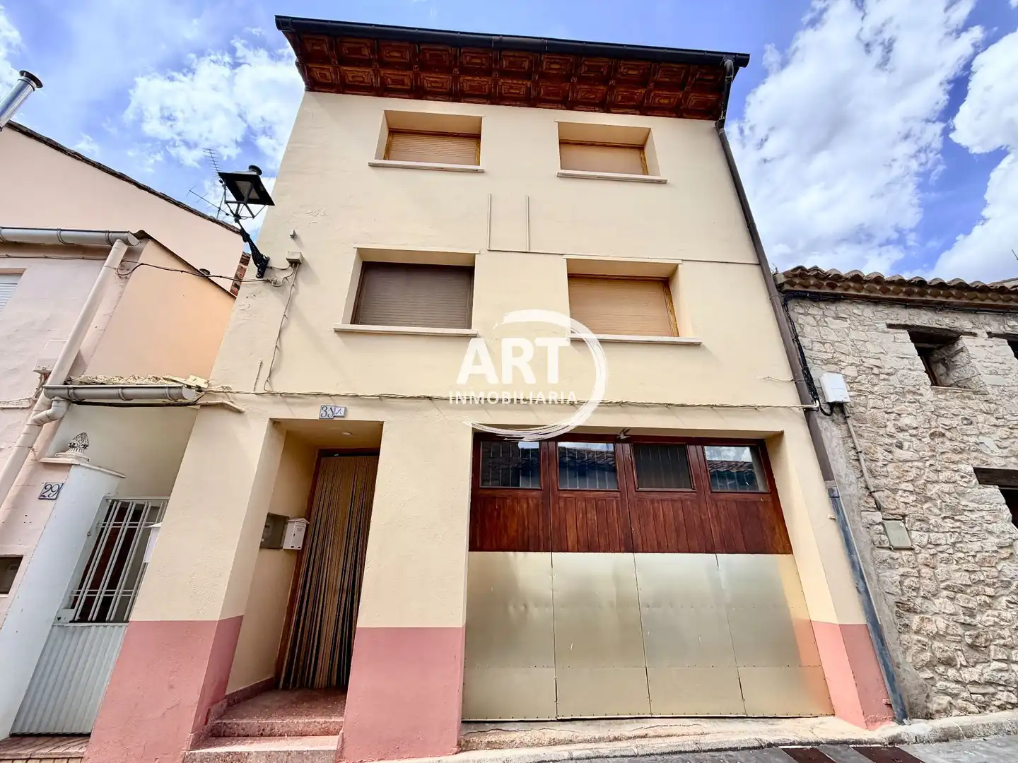 Vista exterior de Casa o xalet en venda en Cedrillas amb Calefacció, Terrassa i Traster