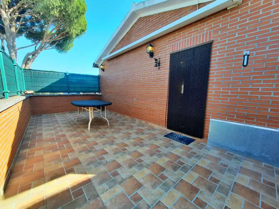 Terrassa de Casa o xalet en venda en Escalona amb Aire condicionat, Calefacció i Jardí privat