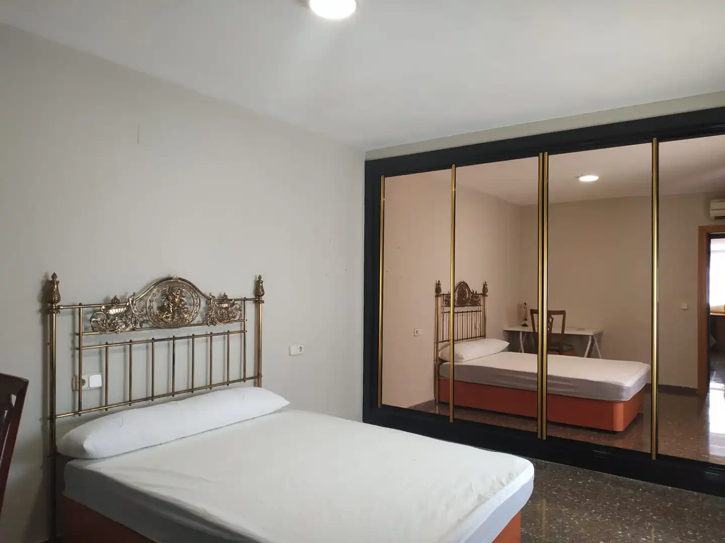 Habitación de Piso de alquiler en Valencia con Amueblado, Horno y Lavadora