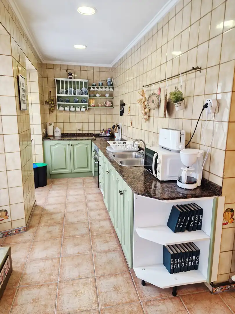 Cocina de Casa adosada en venta en Soto del Barco con Calefacción y Terraza