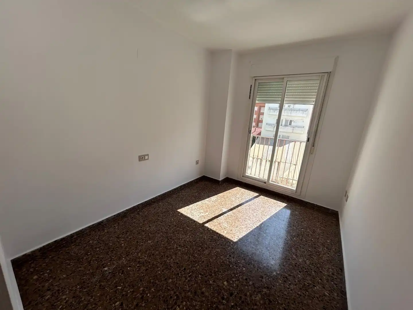 Schlafzimmer von Wohnung zur Miete in Valencia mit Balkon