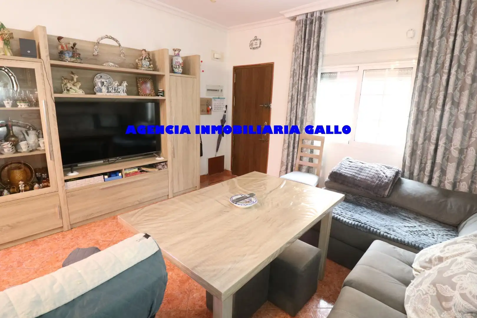 Sala d'estar de Casa adosada en venda en Sevilla amb Aire condicionat i Traster