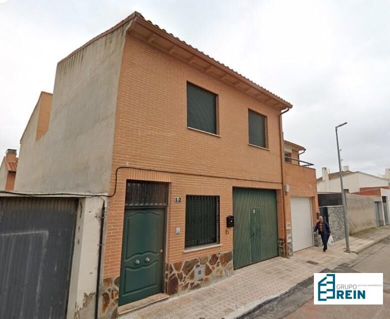 Vista exterior de Casa o xalet en venda en Añover de Tajo amb Jardí privat, Terrassa i Traster