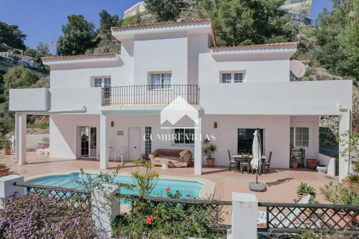 Vista exterior de Casa o xalet en venda en Almuñécar amb Calefacció, Jardí privat i Terrassa