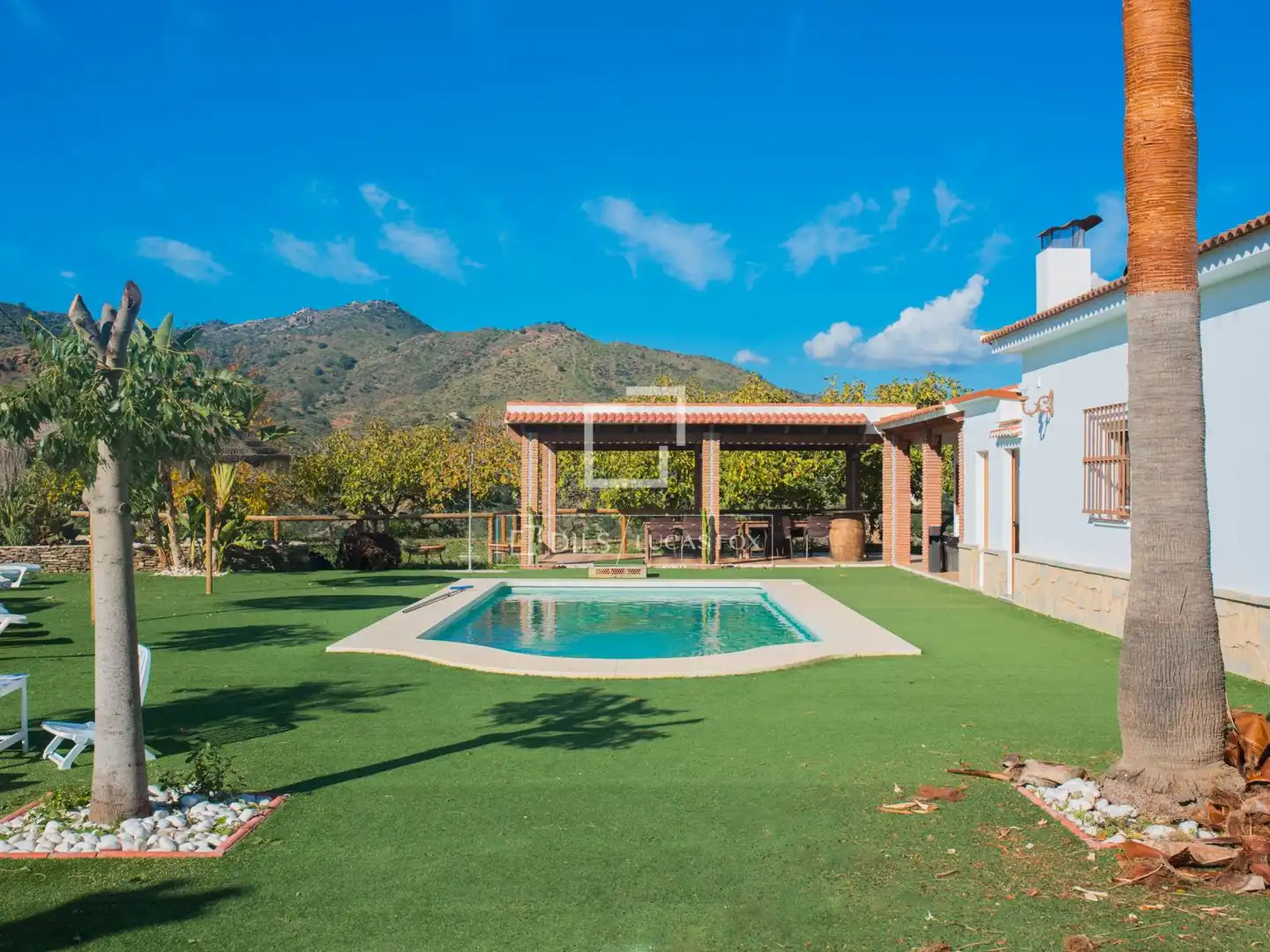 Piscina de Casa o xalet en venda en Málaga amb Aire condicionat, Calefacció i Jardí privat