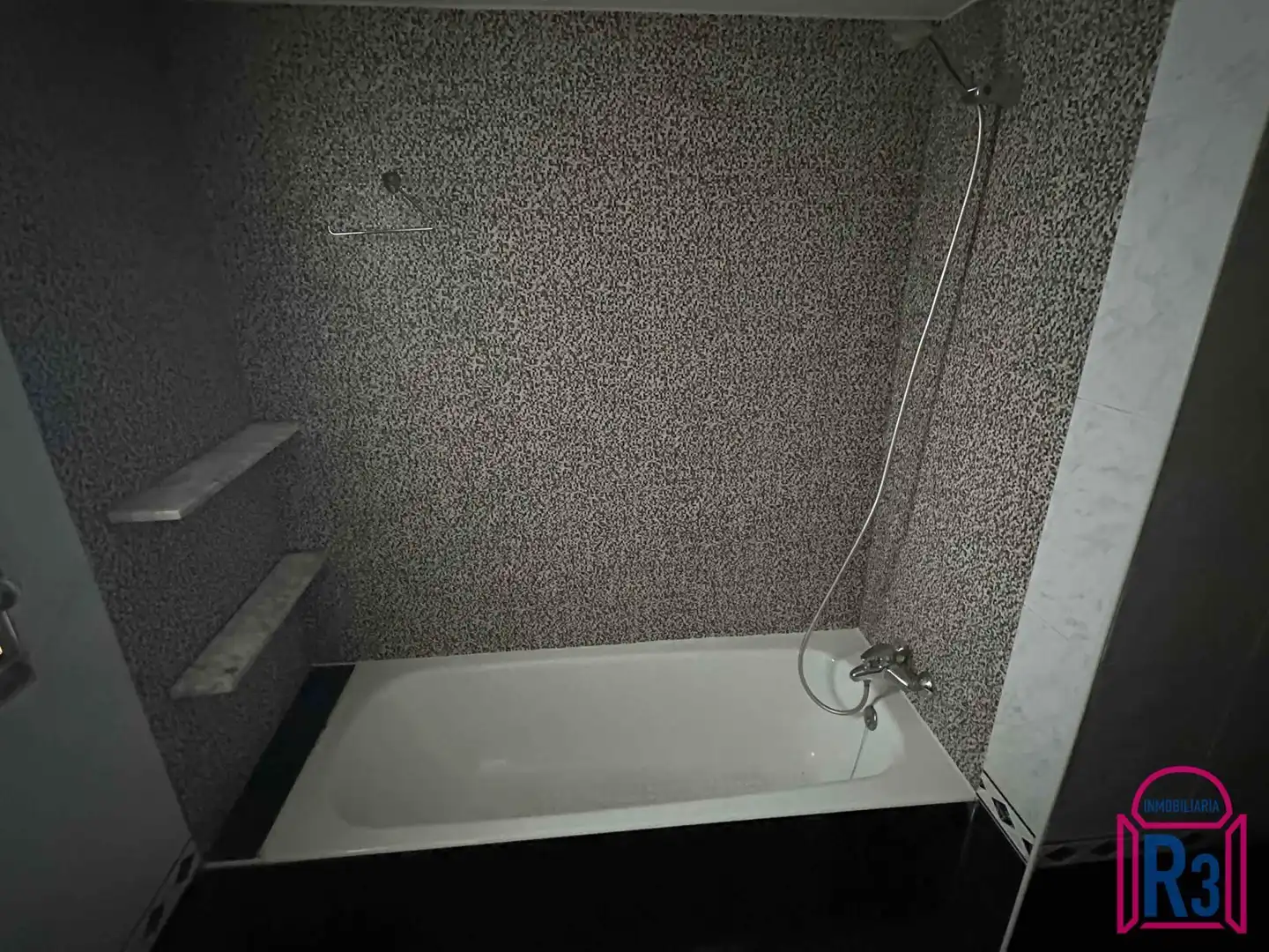 Baño de Piso de alquiler en León Capital  con Calefacción y Terraza