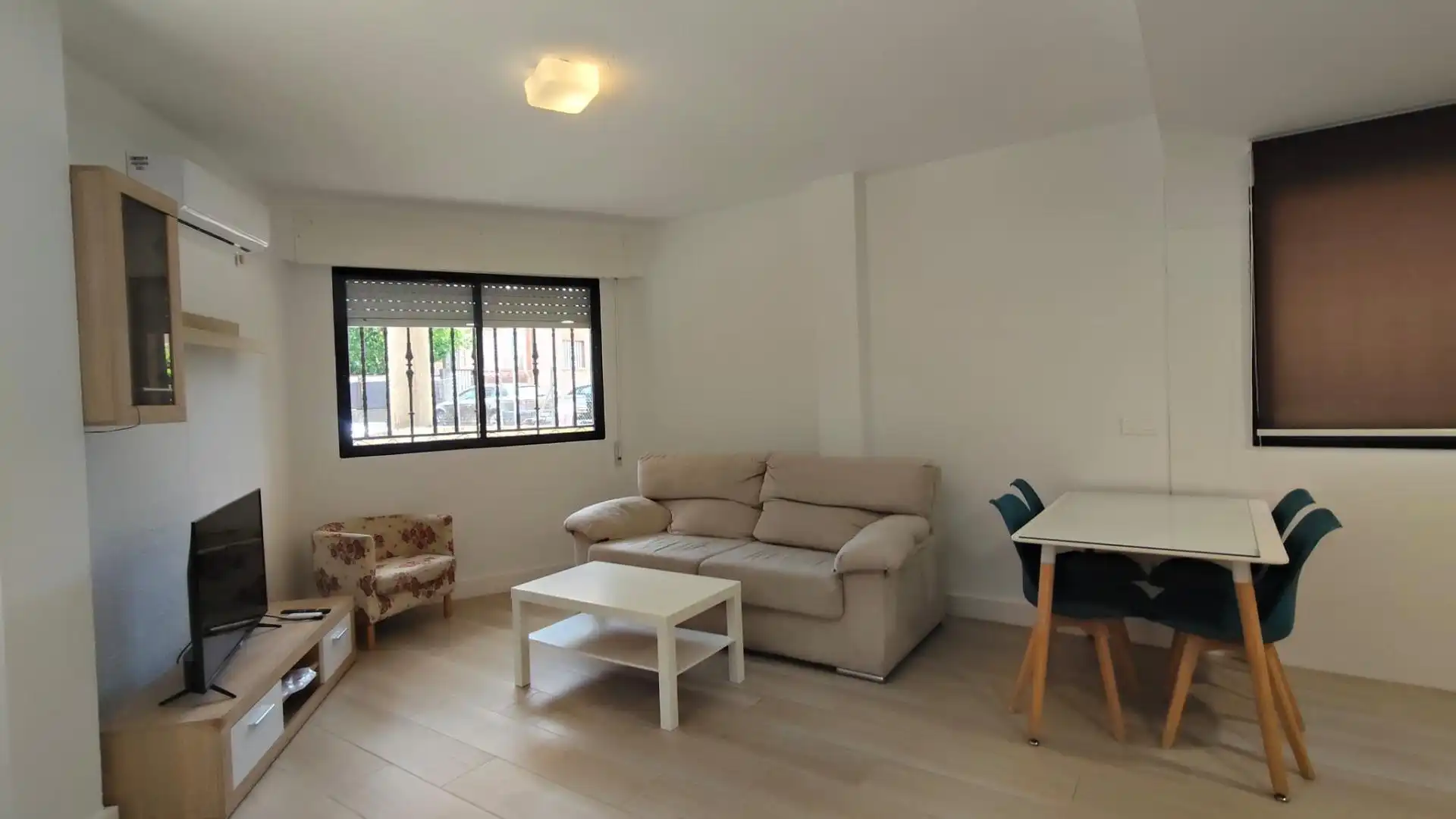Living room of Flat for rent in Plasencia  with Heating, Terrace and Furnished