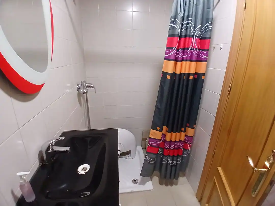 Bany de Local de lloguer en Borox amb Aire condicionat