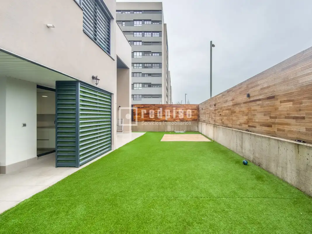Terrassa de Pis de lloguer en Madrid amb Calefacció, Jardí privat i Terrassa