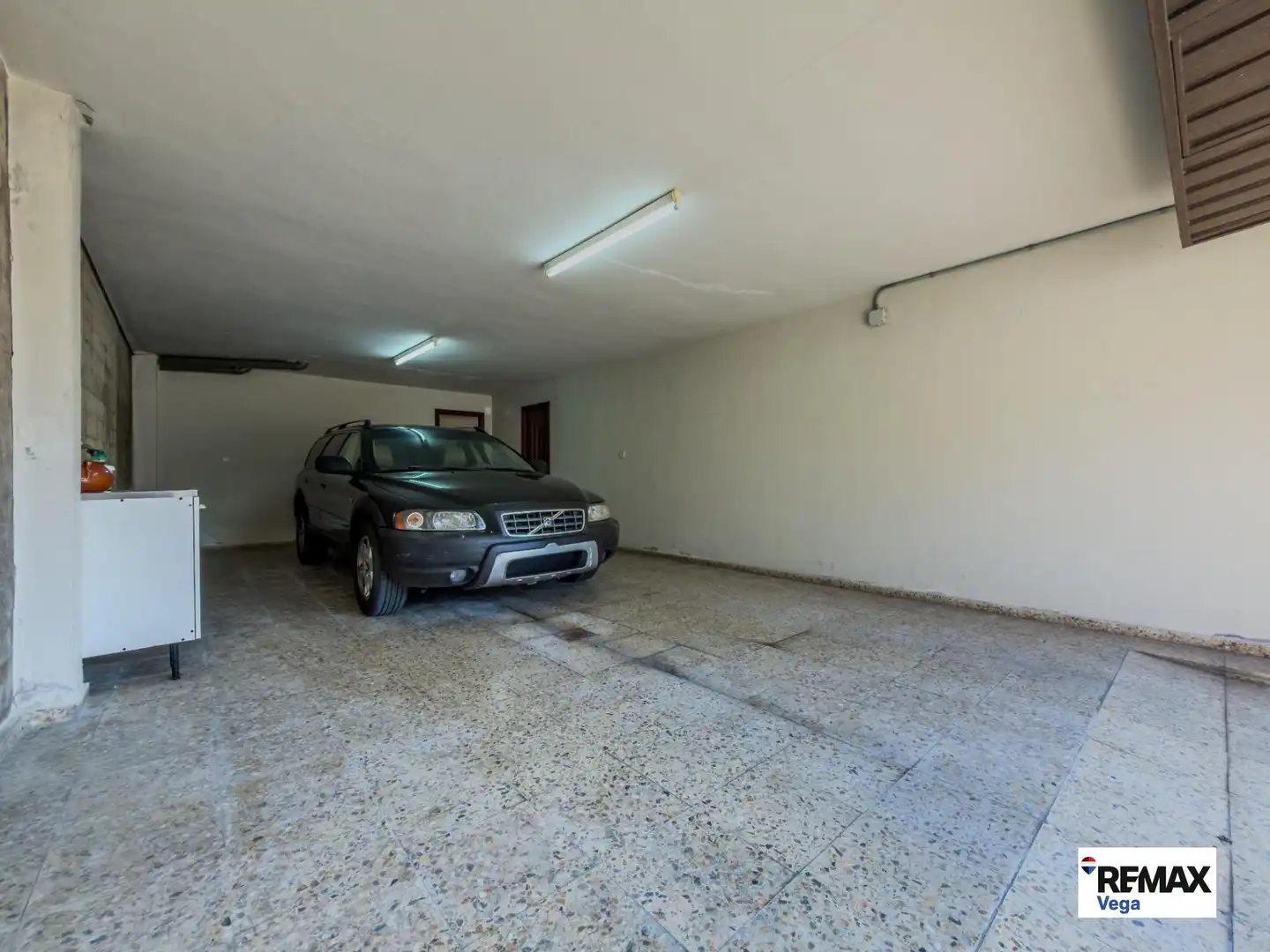 Aparcament de Casa o xalet en venda en Torrelavega  amb Calefacció, Traster i Moblat